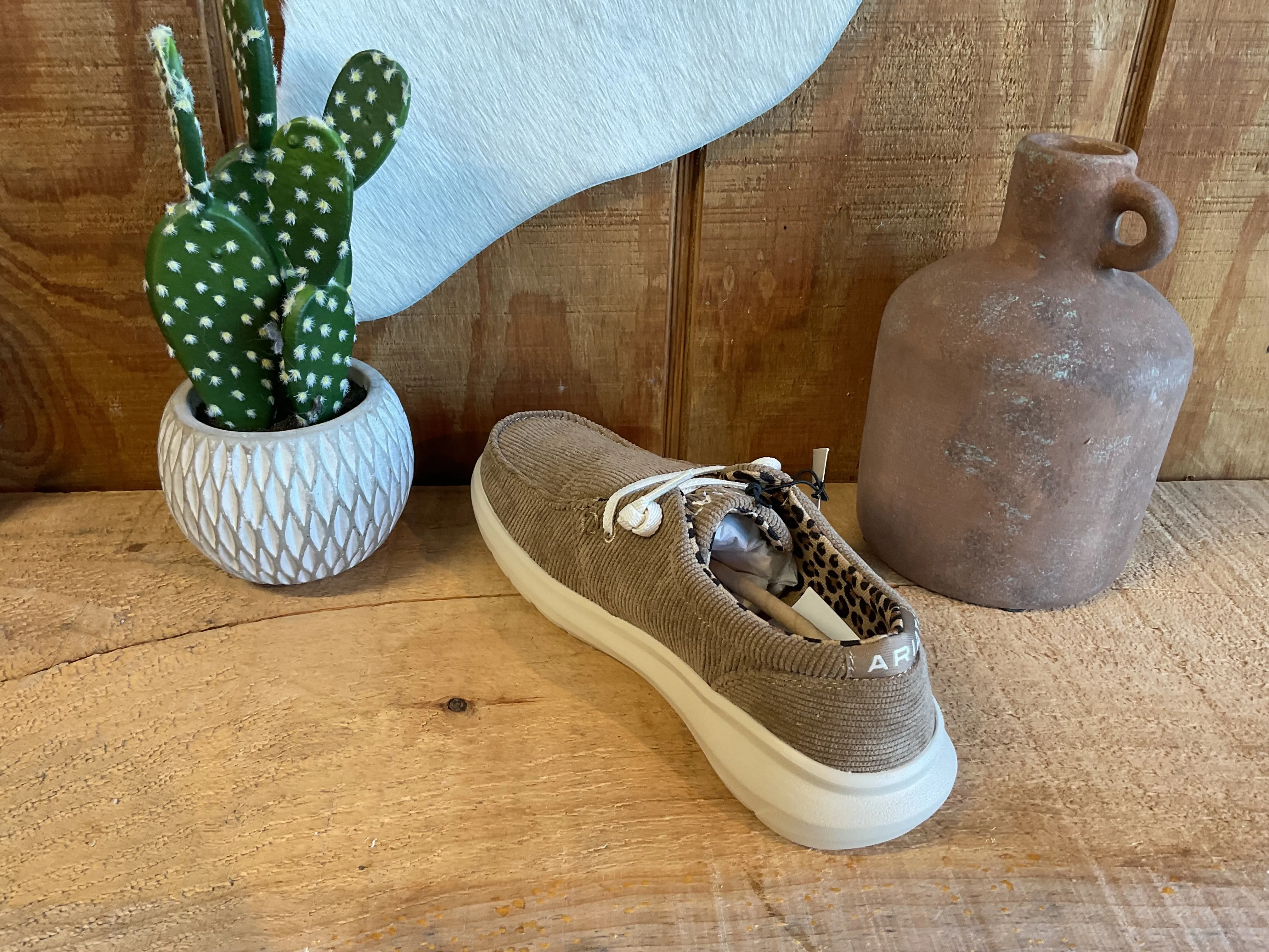 Ariat Womens Hilo Shoe/TAN CORDUROY
