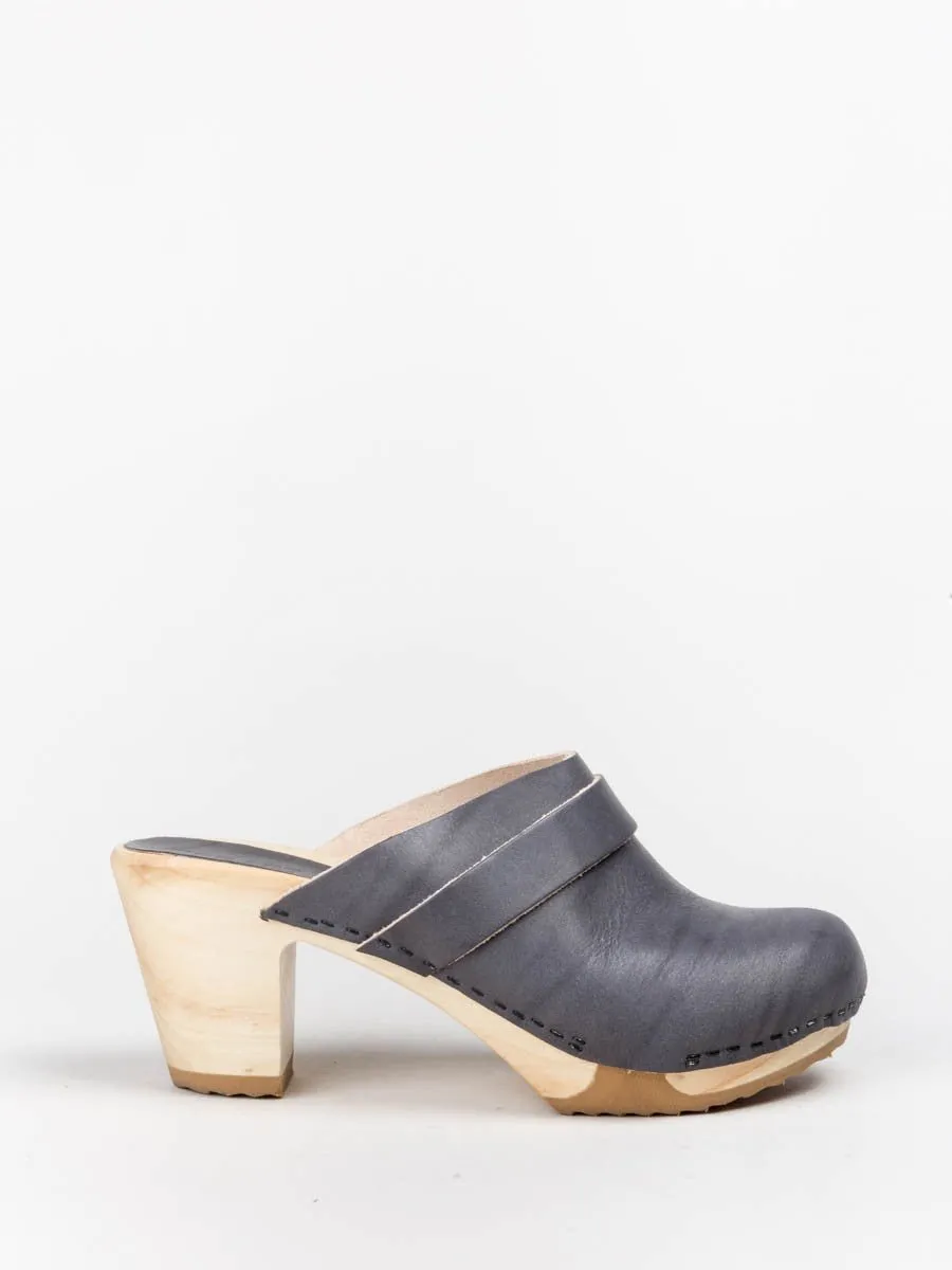 basic clog