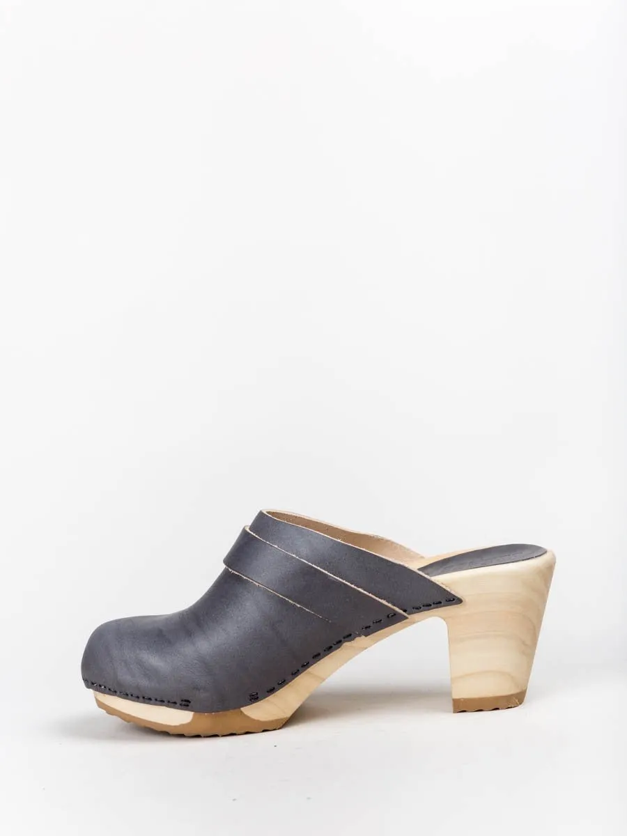 basic clog