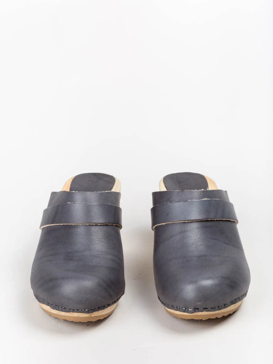 basic clog
