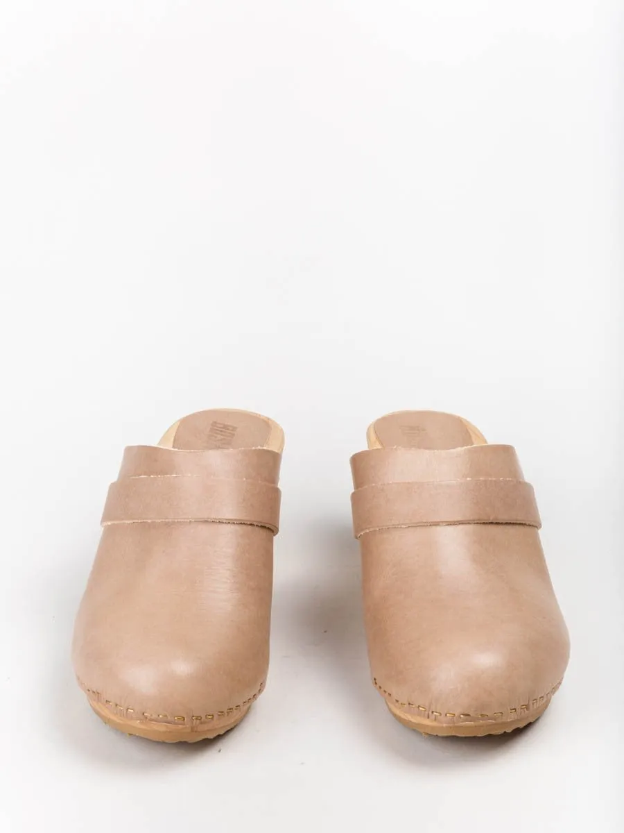 basic clog