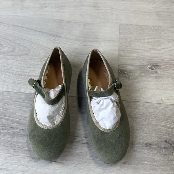 Boden Velvet Mary JanesLeaf Green Size 10.5/11 NWT in packaging