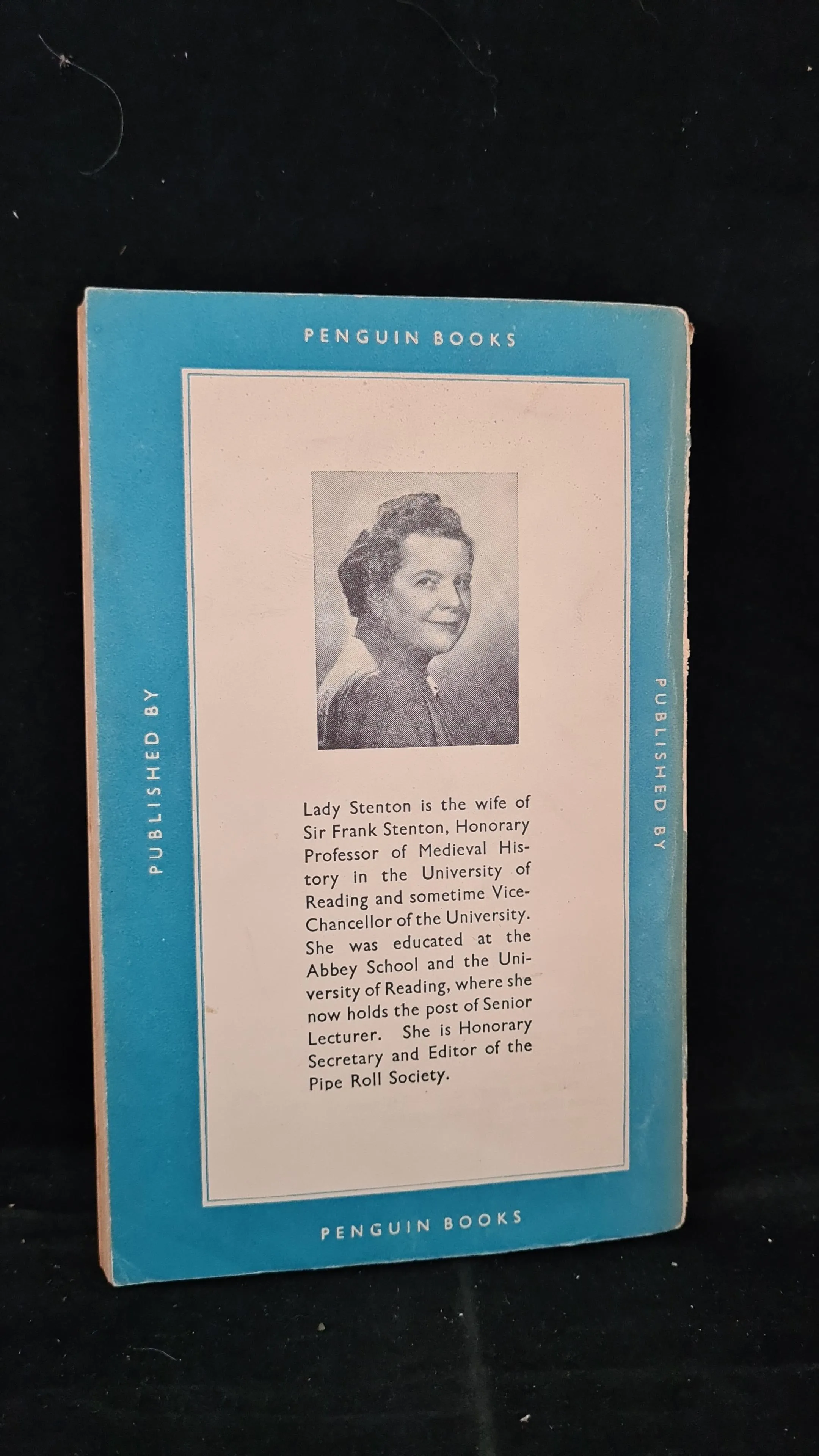 Doris Mary Stenton - English Society in the Early Middle Ages, Pelican, 1951, Paperbacks