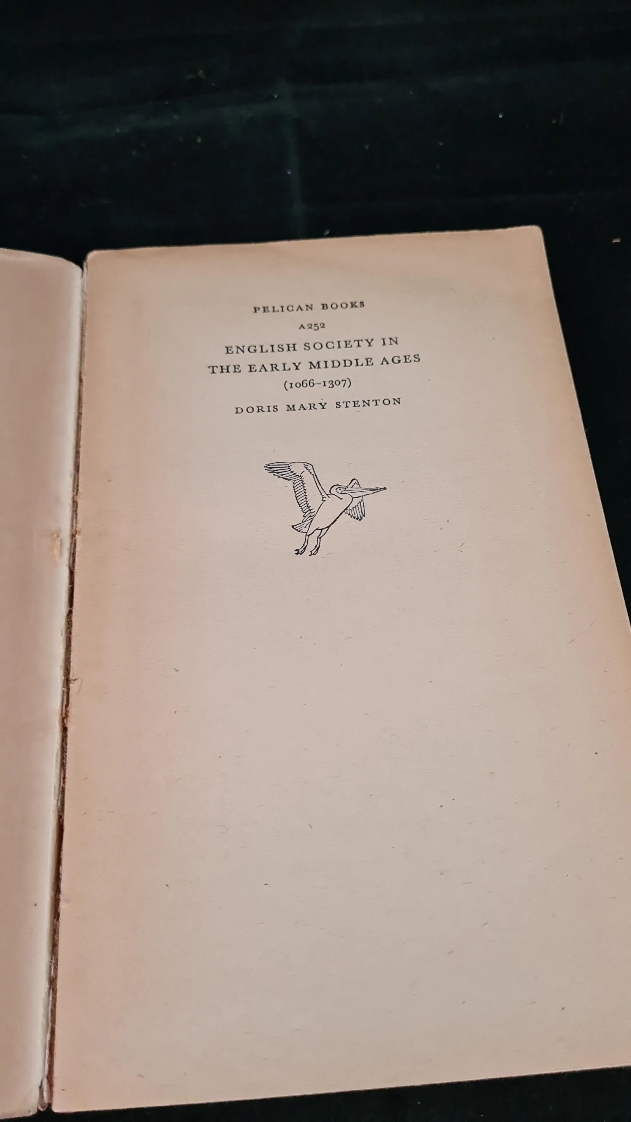 Doris Mary Stenton - English Society in the Early Middle Ages, Pelican, 1951, Paperbacks