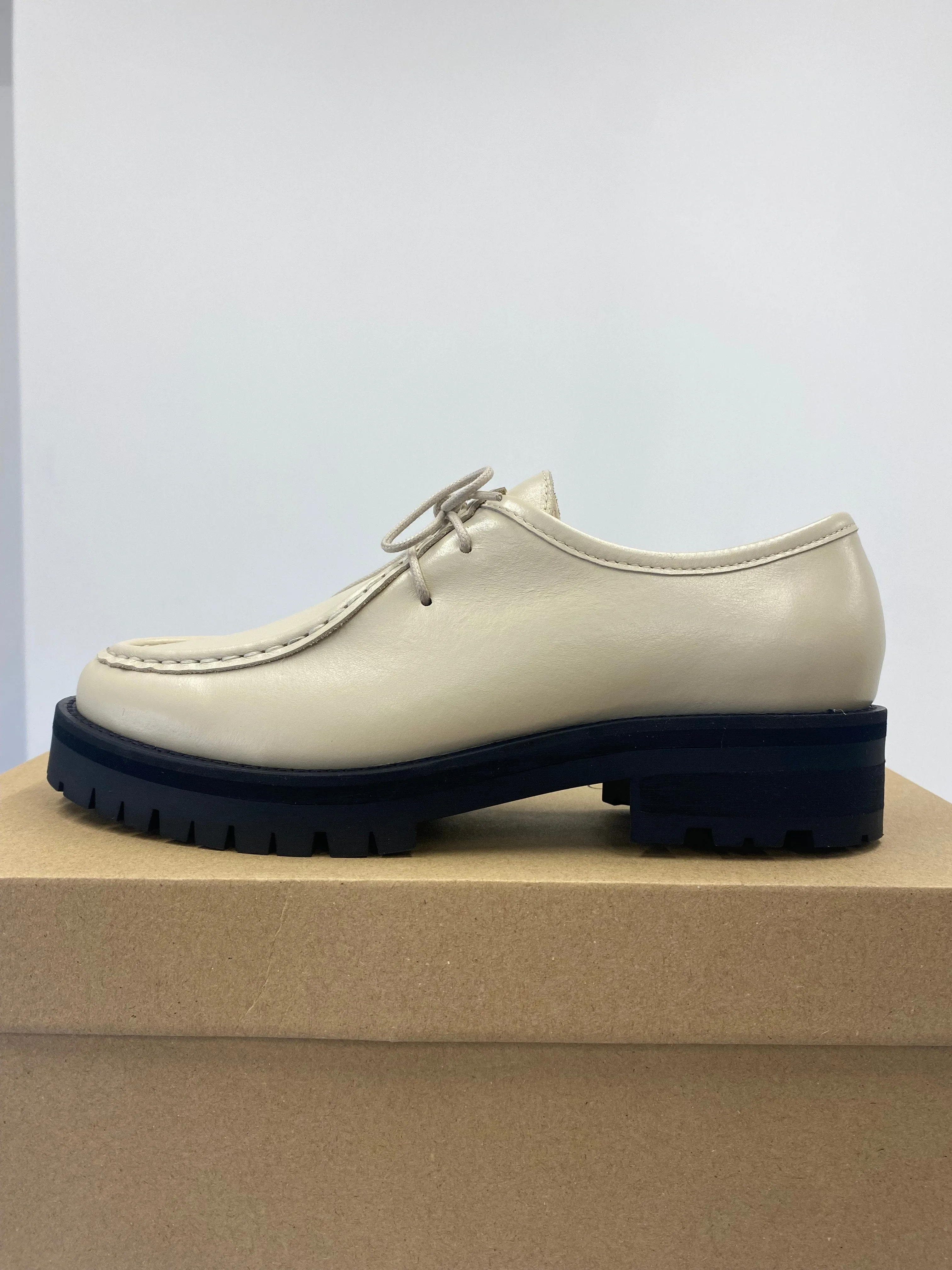 Kutsu Leather Shoe in Sand