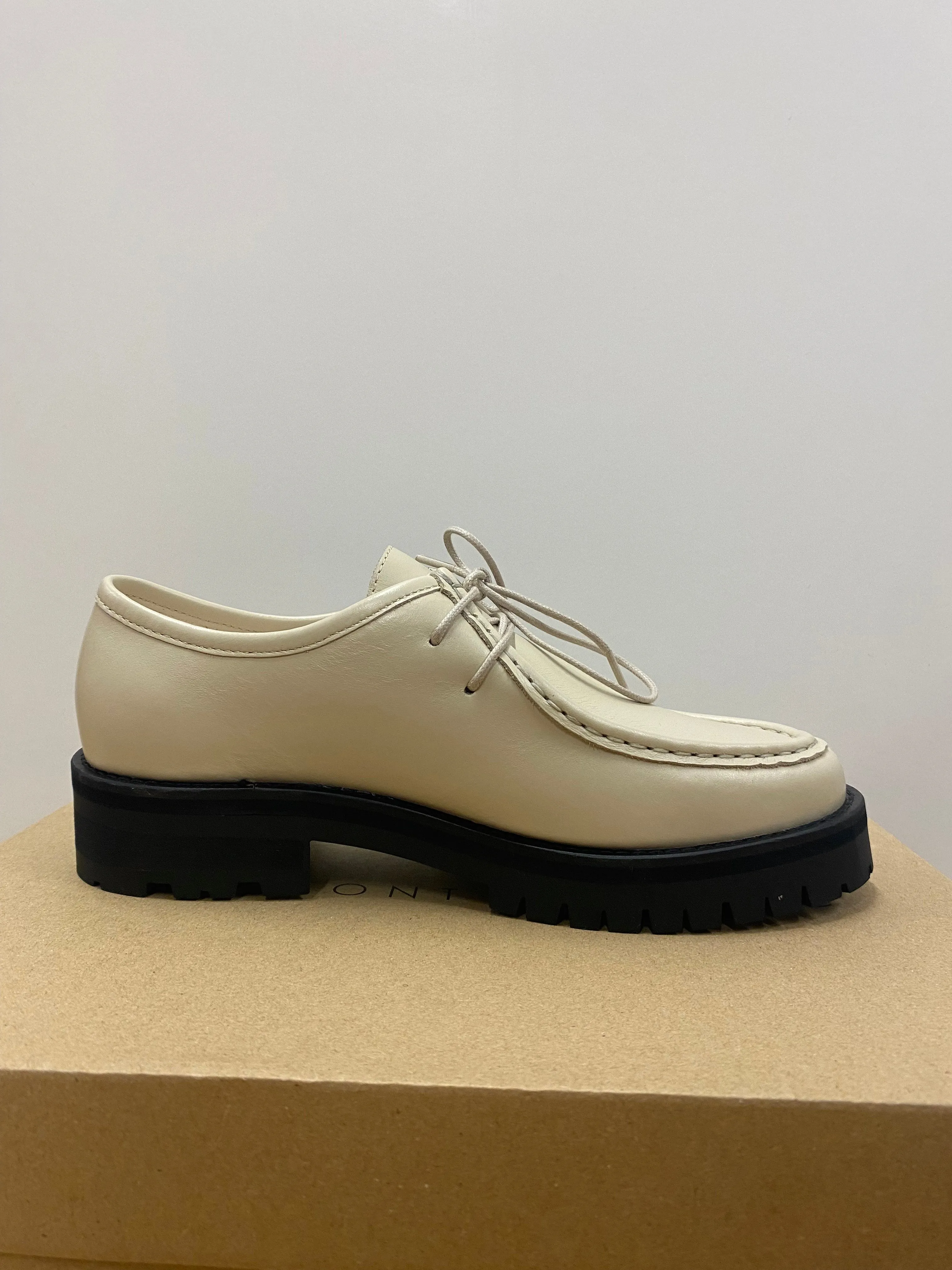 Kutsu Leather Shoe in Sand