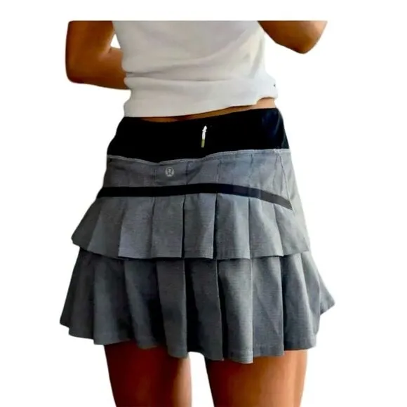 Lululemon Women's Pleated Pace Setter Skirt Size 8 Gray with Built-in Shorts