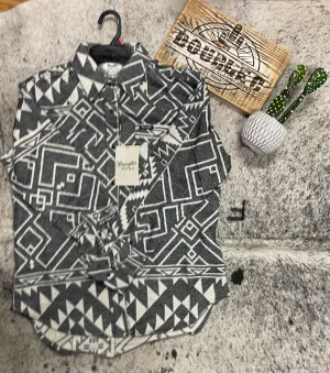 Women's Wrangler Retro® Boyfriend Western Snap Shirt in Grey Geo