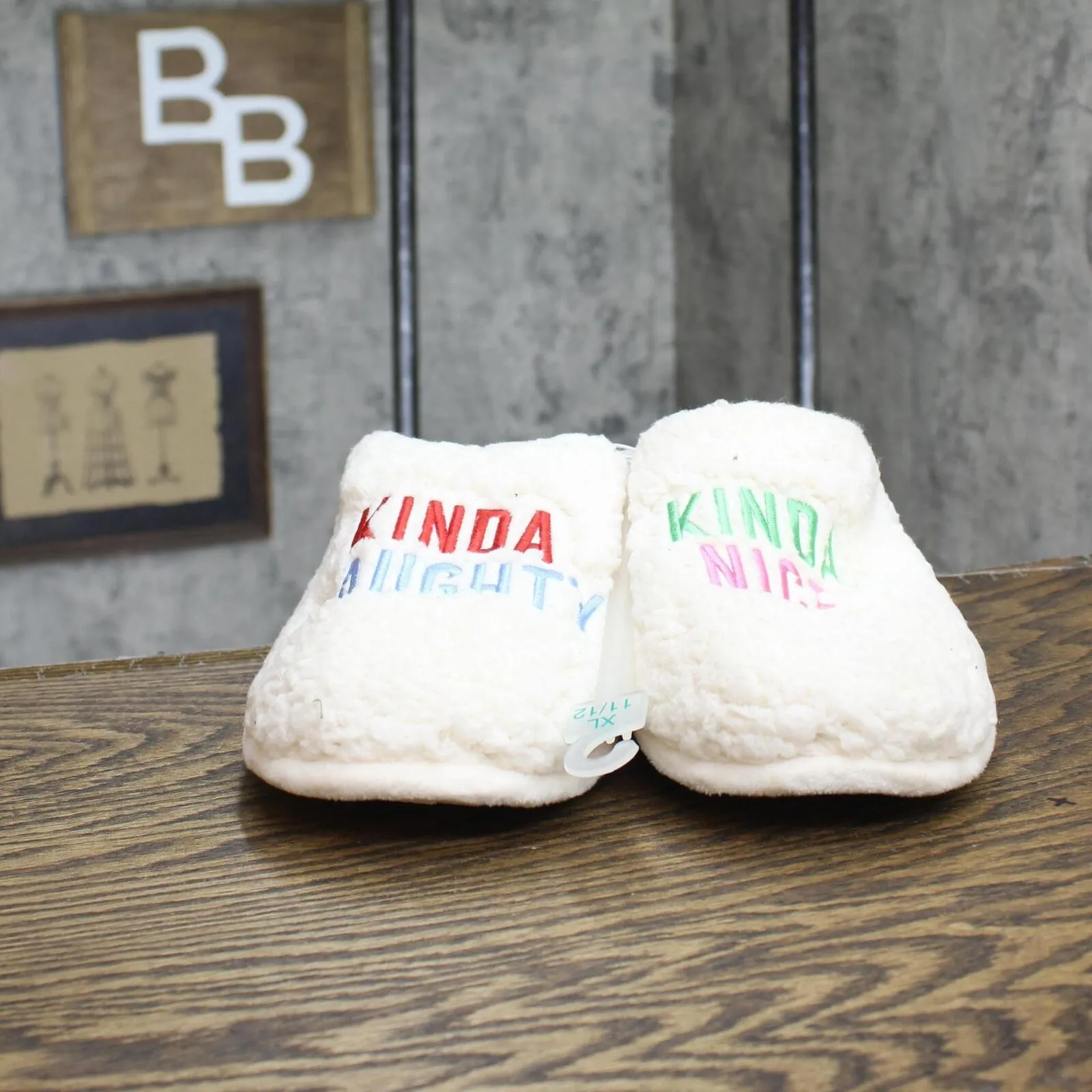 Wondershop Holiday Kinda Naughty Kinda Nice Scuff Slippers Cream Off White XL