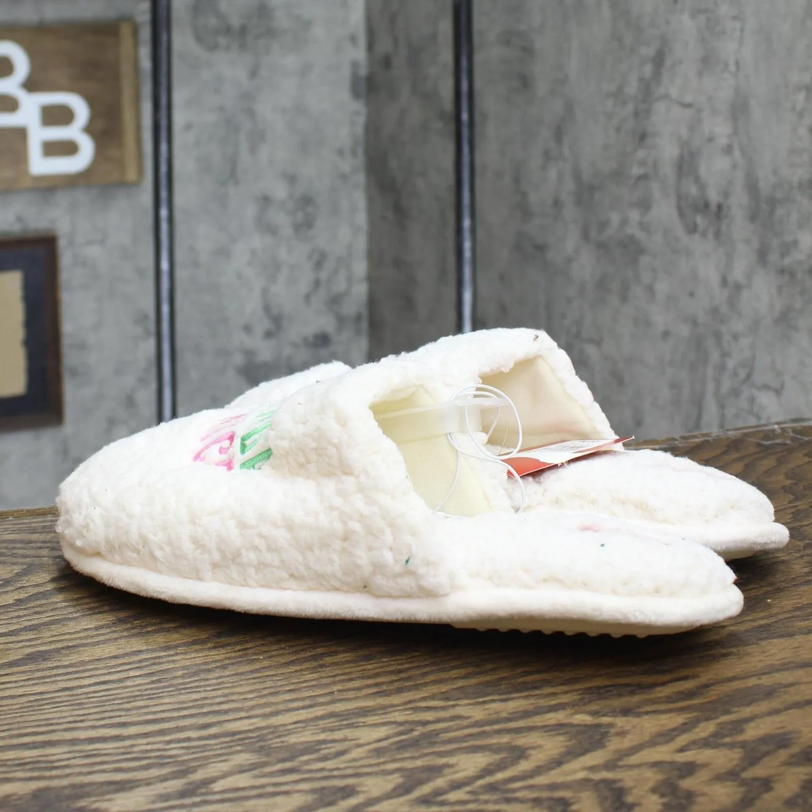Wondershop Holiday Kinda Naughty Kinda Nice Scuff Slippers Cream Off White XL