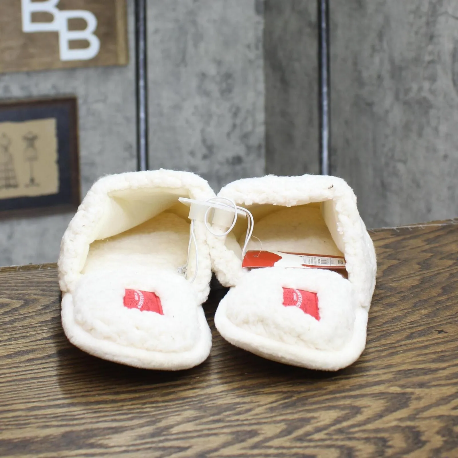 Wondershop Holiday Kinda Naughty Kinda Nice Scuff Slippers Cream Off White XL